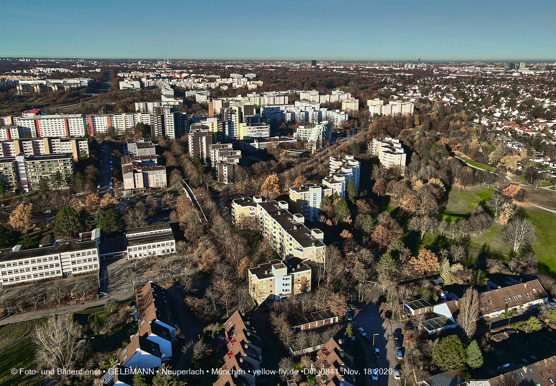 18.11.2020 - Marx-Zentrum und Wohnanalge Karl-Marx-Ring 52-62 in Neuperlach